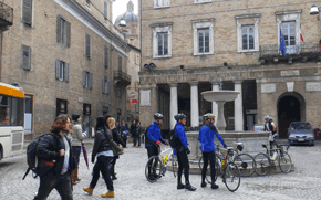 im zentrum von urbino.