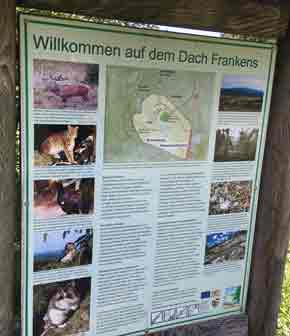 hinweistafel auf dem schneeberg